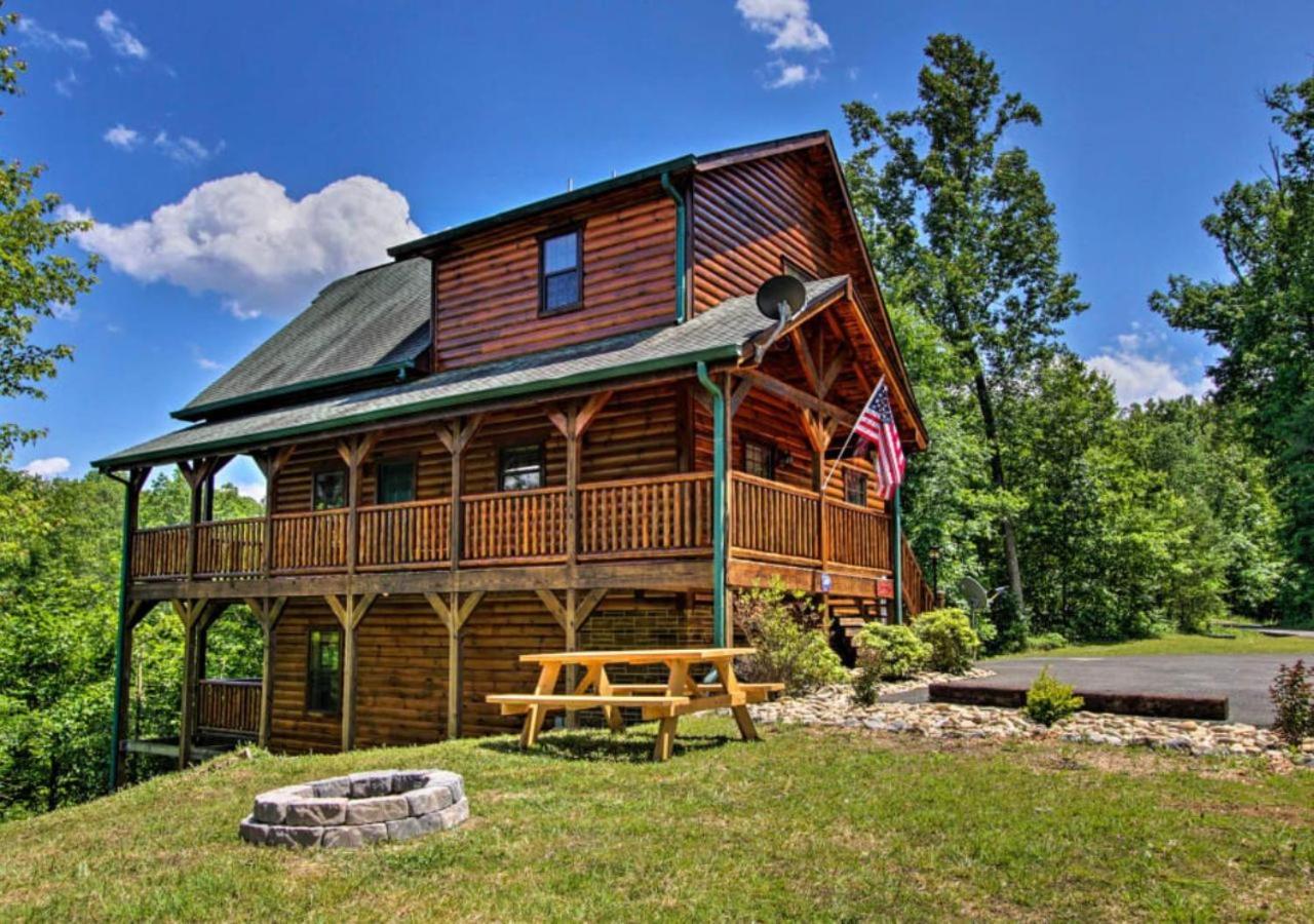 Fabulous Pet-Friendly, Family Cabin With Outdoor Kitchen, Hot Tub, Sauna, Fireplace, Theater Room, Arcade, Pool Table, And Fire Pit Within Minuties Of Dollywood Sevierville Luaran gambar