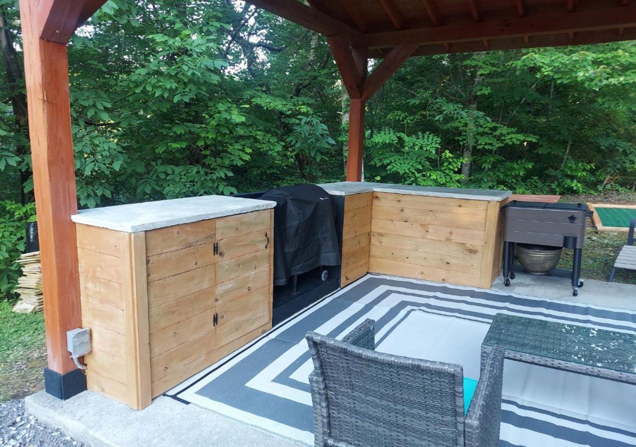 Fabulous Pet-Friendly, Family Cabin With Outdoor Kitchen, Hot Tub, Sauna, Fireplace, Theater Room, Arcade, Pool Table, And Fire Pit Within Minuties Of Dollywood Sevierville Luaran gambar