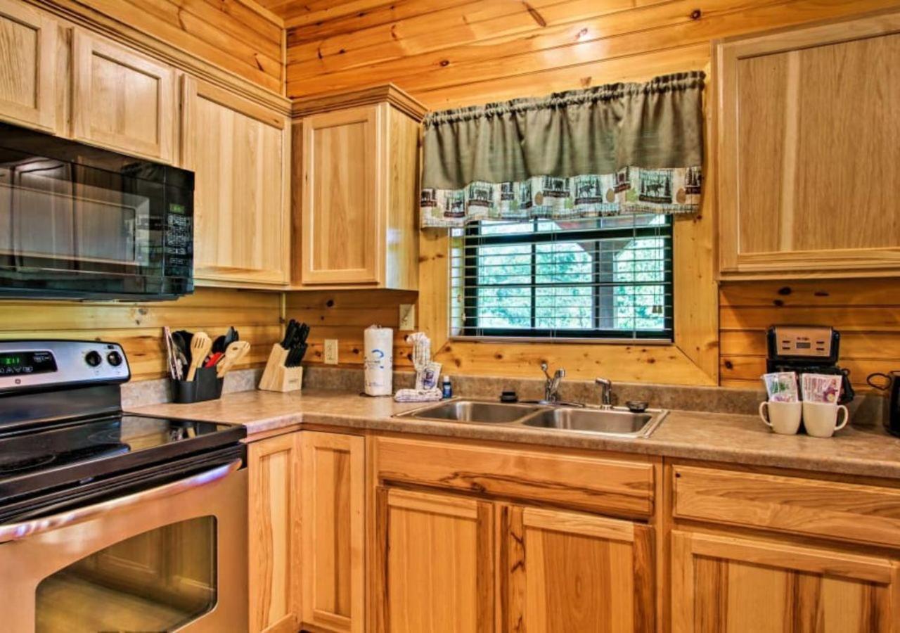 Fabulous Pet-Friendly, Family Cabin With Outdoor Kitchen, Hot Tub, Sauna, Fireplace, Theater Room, Arcade, Pool Table, And Fire Pit Within Minuties Of Dollywood Sevierville Luaran gambar