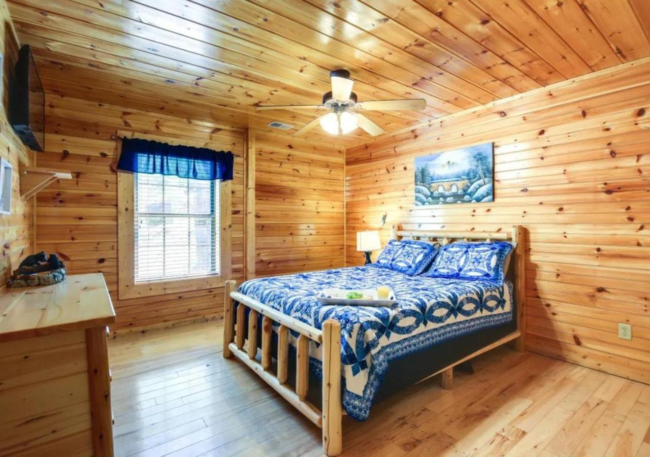 Fabulous Pet-Friendly, Family Cabin With Outdoor Kitchen, Hot Tub, Sauna, Fireplace, Theater Room, Arcade, Pool Table, And Fire Pit Within Minuties Of Dollywood Sevierville Luaran gambar