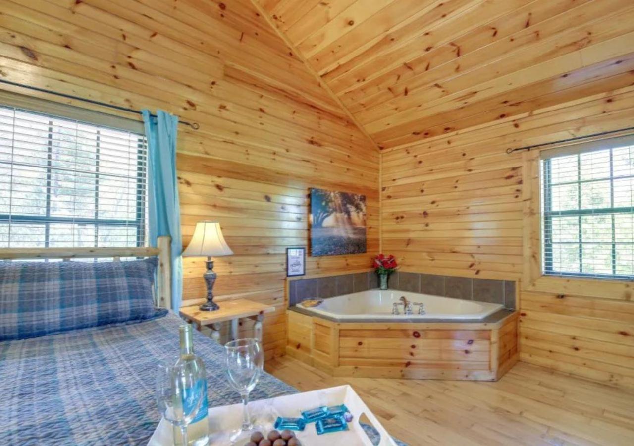 Fabulous Pet-Friendly, Family Cabin With Outdoor Kitchen, Hot Tub, Sauna, Fireplace, Theater Room, Arcade, Pool Table, And Fire Pit Within Minuties Of Dollywood Sevierville Luaran gambar