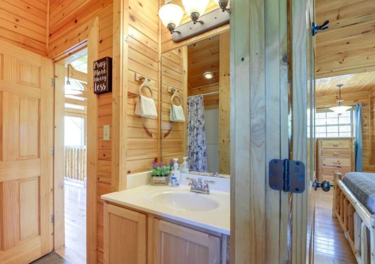 Fabulous Pet-Friendly, Family Cabin With Outdoor Kitchen, Hot Tub, Sauna, Fireplace, Theater Room, Arcade, Pool Table, And Fire Pit Within Minuties Of Dollywood Sevierville Luaran gambar
