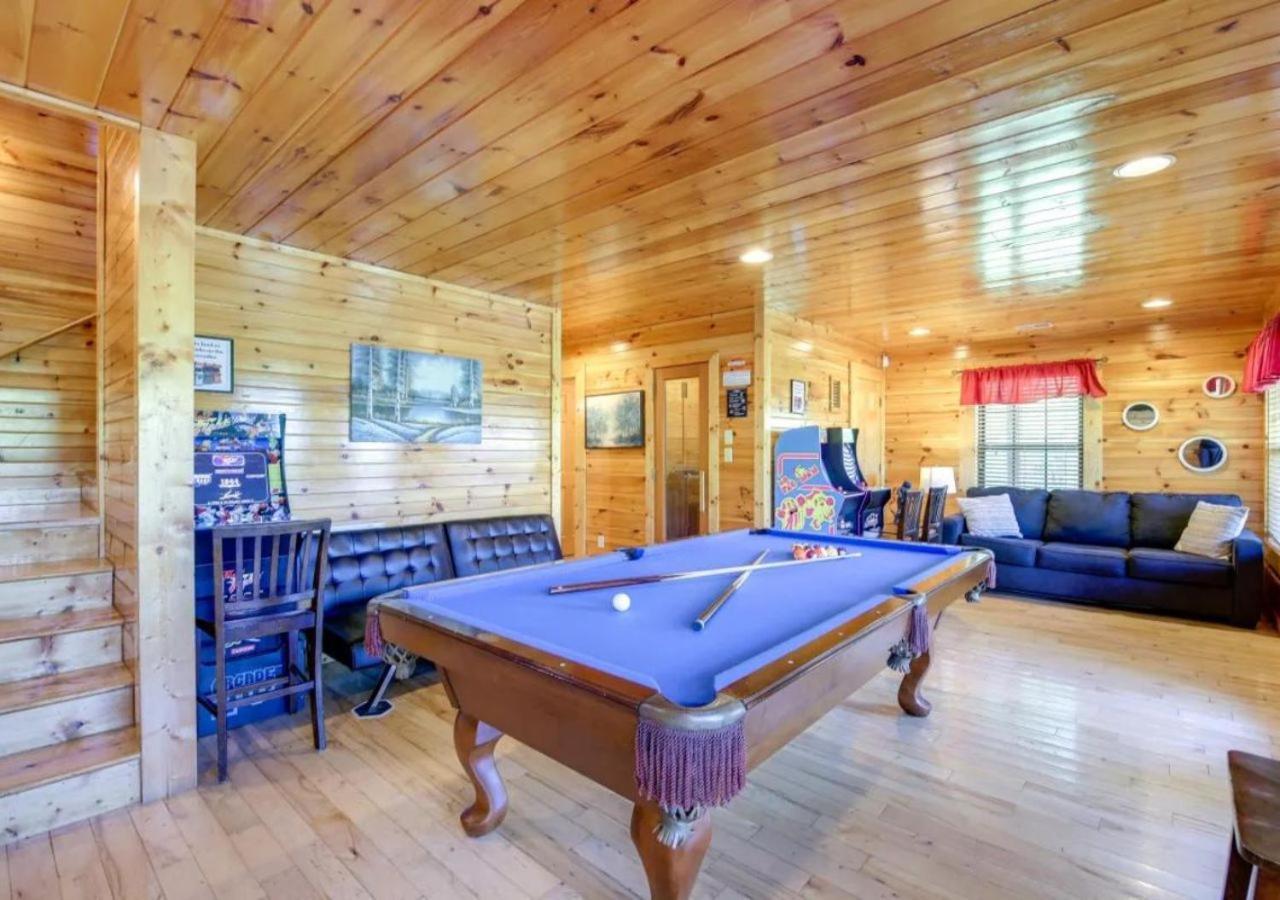 Fabulous Pet-Friendly, Family Cabin With Outdoor Kitchen, Hot Tub, Sauna, Fireplace, Theater Room, Arcade, Pool Table, And Fire Pit Within Minuties Of Dollywood Sevierville Luaran gambar